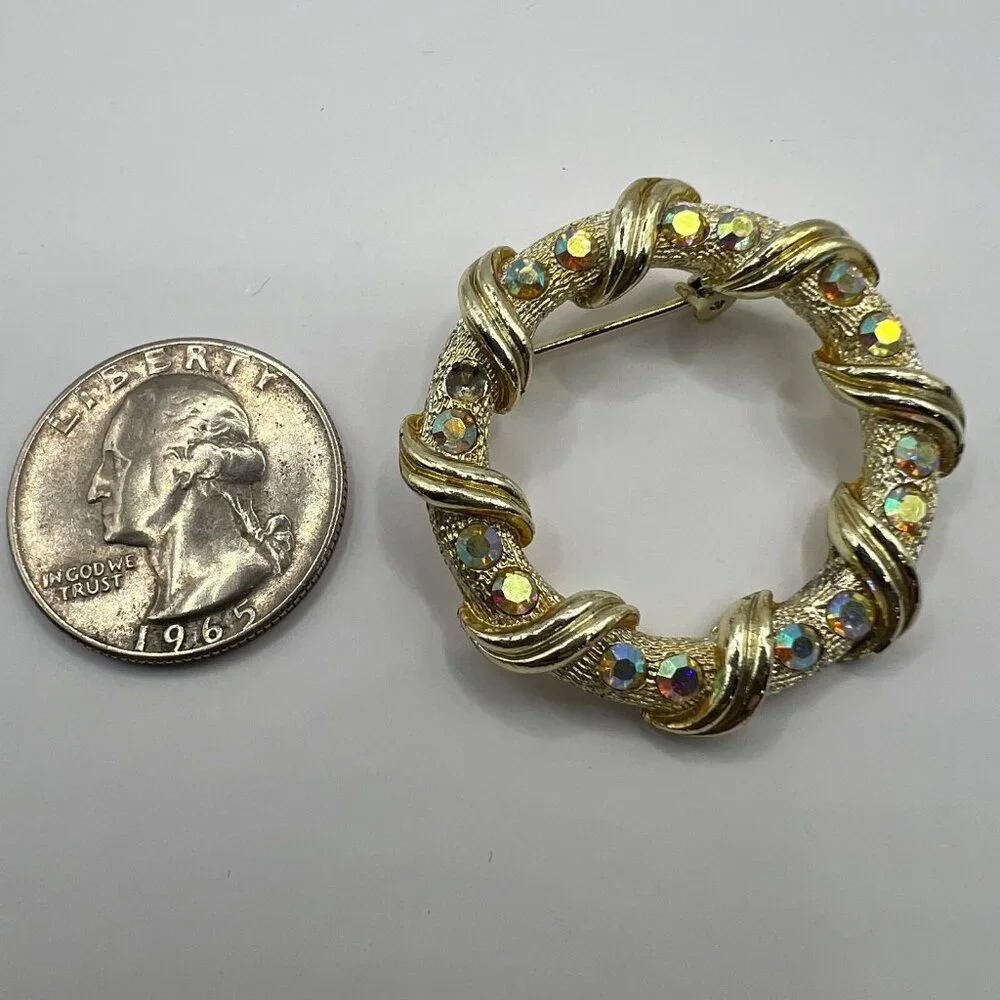 Vintage AB Wreath‎ Brooch Aurora Borealis Round Holiday Gold Tone Pin Flaw